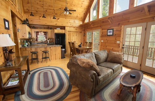 Black Mountain Cabin | Mountain Cabin, Fast Internet, Family & Pet Friendly, Hot Tub