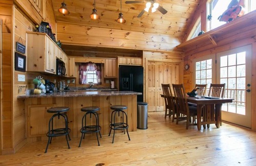 Black Mountain Cabin | Mountain Cabin, Fast Internet, Family & Pet Friendly, Hot Tub