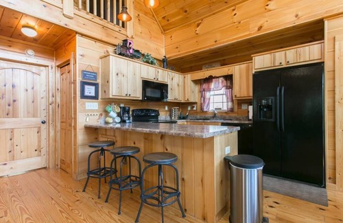 Black Mountain Cabin | Mountain Cabin, Fast Internet, Family & Pet Friendly, Hot Tub