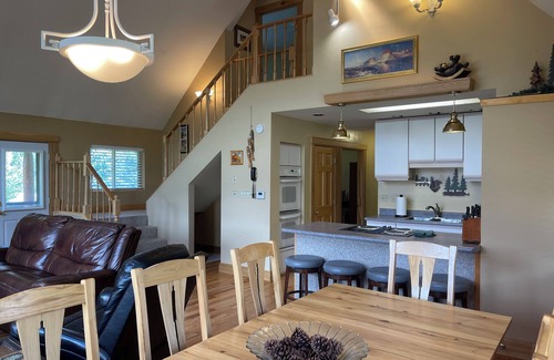 Red River House | Mountain Cardinal with High Speed Wifi