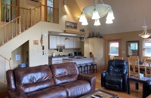 Red River House | Mountain Cardinal with High Speed Wifi