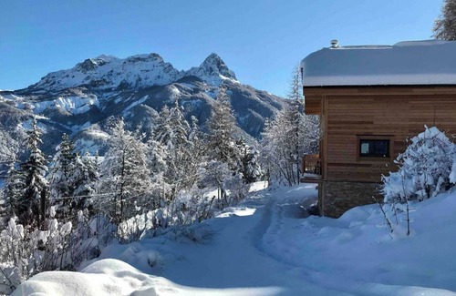 Pra Loup Ski Chalet | Mountain chalet near the ski lift at Praloup 1500 in the southern alps