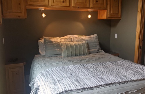 Breckenridge Cabin | Mountain Chalet River Retreat/EV Charging
