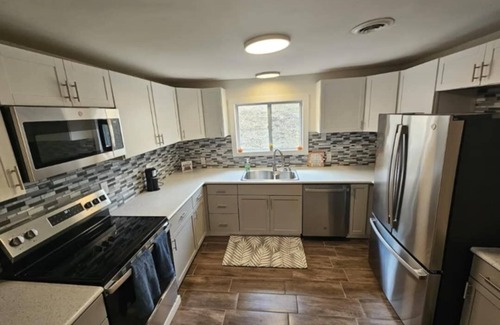 Wiley Ford House | Mountain Charm Retreat - 2 BR House - Minutes to Downtown Cumberland & Potomac