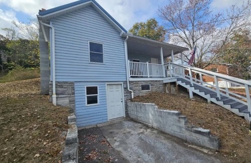 Wiley Ford House | Mountain Charm Retreat - 2 BR House - Minutes to Downtown Cumberland & Potomac