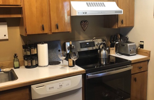 Big Sky Meadow Village Condo | Mountain Charm, Great Views of Lone Peak & Golf Course, WI-FI, Hot Tub & Pooln