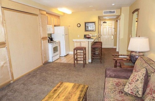 Kirkwood Apartment | Mountain Club 227 Getaway Steps From Slopes-Hiking