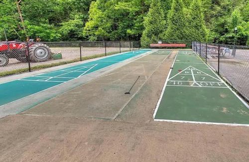 Gatlinburg - Pigeon Forge Other | Mountain Creek camper