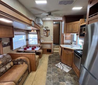 Gatlinburg - Pigeon Forge Other | Mountain Creek camper