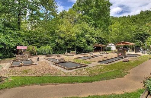 Gatlinburg - Pigeon Forge Other | Mountain Creek camper