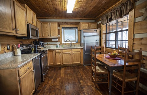 Townsend Cabin | Mountain Dreams ~ Your very own private and rustic mountain retreat!