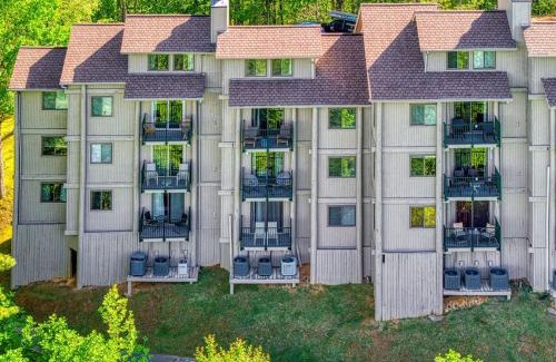 Gatlinburg - Pigeon Forge House | Mountain Escape, Resort Pool, 685 FREE tickets each paid day, Mountain Views!