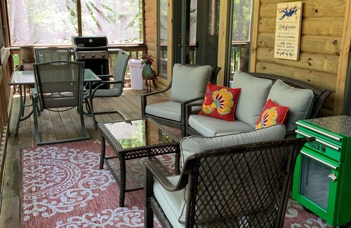 Mount Ida Condo | Mountain Harbor East Condo 2 Bedrooms 2 Baths Screened in Deck.