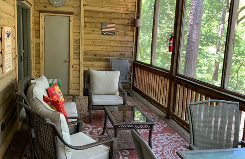 Mount Ida Condo | Mountain Harbor East Condo 2 Bedrooms 2 Baths Screened in Deck.