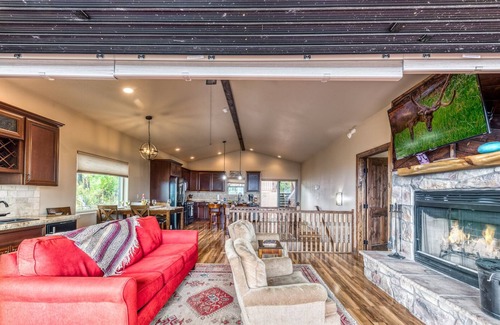 Alto House | Mountain Haven | Private Sauna, Hot Tub, Fire Pit!