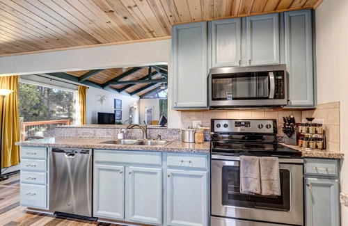 Frisco House | ⛷️Mountain Home☀️ Hot Tub ⛰️Walk to Downtown Frisco✨$Zero Cleaning & Pet Fees