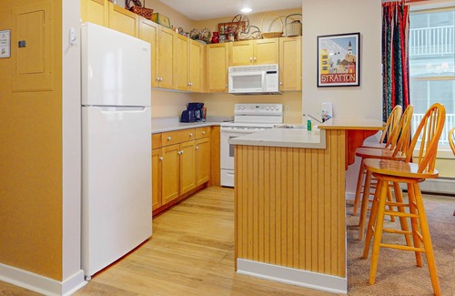 Stratton Mountain Condo | Mountain Home w/Balcony, Pool Views, Shared Pool, Hot Tub, Free WiFi, Fireplace