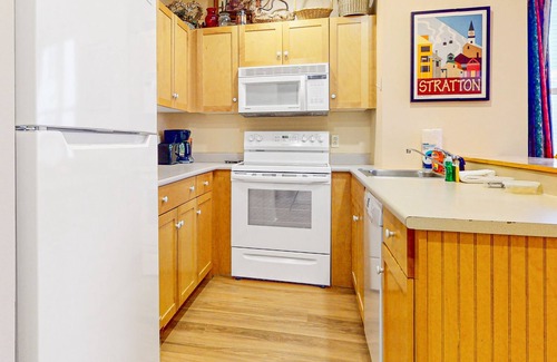 Stratton Mountain Condo | Mountain Home w/Balcony, Pool Views, Shared Pool, Hot Tub, Free WiFi, Fireplace