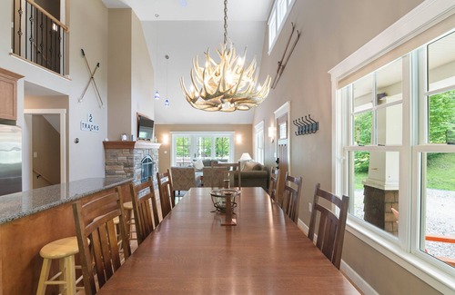 West Dover House | Mountain House Minutes to Mt. Snow - Fireplace - Game Room - Firepit - Bunk Room