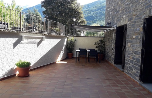 Biescas Apartment | Mountain in the Aragonese Pyrenees, Skiing, Snow, Hiking and Nature