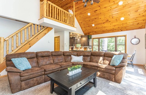 Lake Harmony Estates Cabin | Mountain Lake House Hot Tub Fire Pit Skiing Golf Pet Friendly