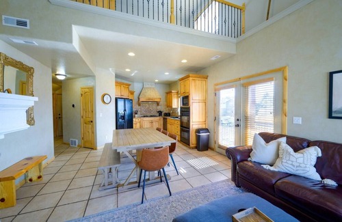 Eden House | Mountain Lake Retreat (C302) Hot Tub | Weekly Disc