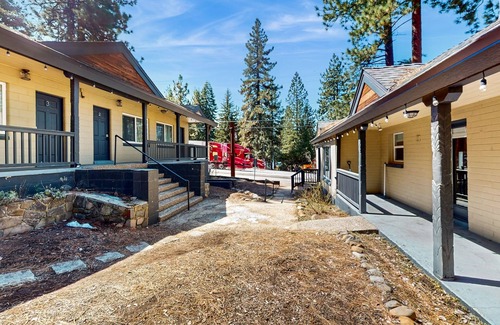 Kings Beach Ski Chalet | Mountain lakeview hotel, family-friendly with golf, skiing, WiFi, & Netflix