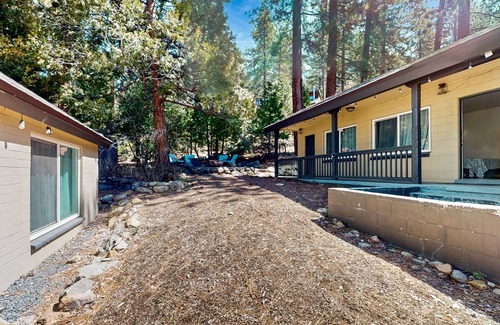 Kings Beach Ski Chalet | Mountain lakeview hotel, family-friendly with golf, skiing, WiFi, & Netflix