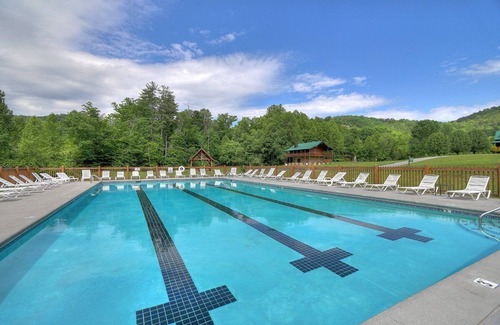 Wears Valley House | Mountain Life - Beautiful Mountain & Valley View - Hot Tub - WiFi
