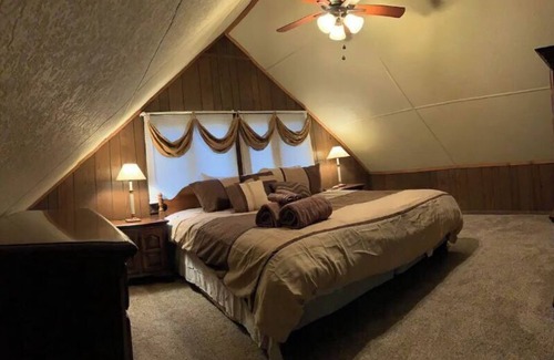 Gouldsboro Cabin | Mountain Lodge by the Lake in the Poconos