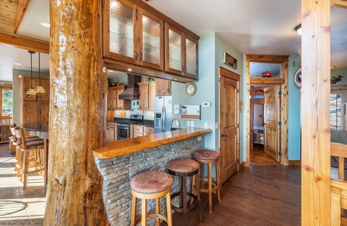 Somers House | Mountain Lodge Getaway