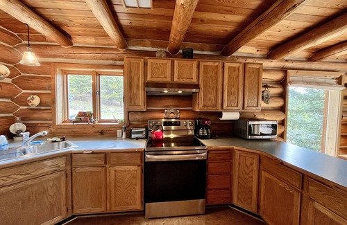 Bozeman Cabin | Mountain Log Home Close to Historic Downtown Bozeman & Bridger Bowl.