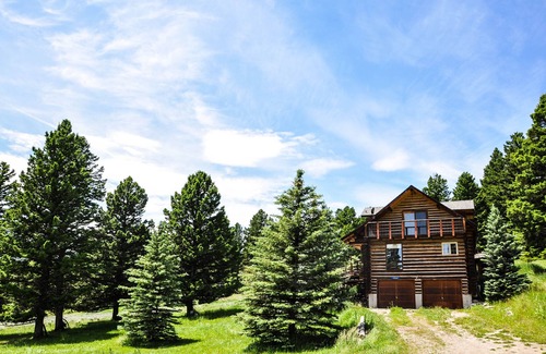 Bozeman Cabin | Mountain Log Home Close to Historic Downtown Bozeman & Bridger Bowl.