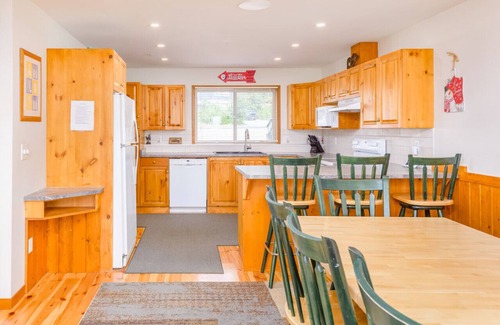 Snow Pine Estates Villa | Mountain Magic: Hot Tub, Games & Ski in/ski out