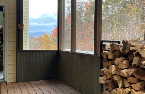 Dahlonega House | Mountain Magic in the Heart of Wine Country!
