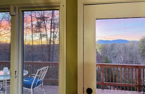 Dahlonega House | Mountain Magic in the Heart of Wine Country!