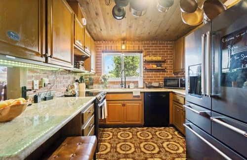 Lemon Grove House | Mountain Majesty 2 BR with AC, BBQ, Parking, View