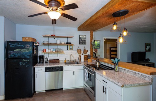 Cherokee Cabin | Mountain Melody is Your basecamp near the Great Smoky Mountain National Park.