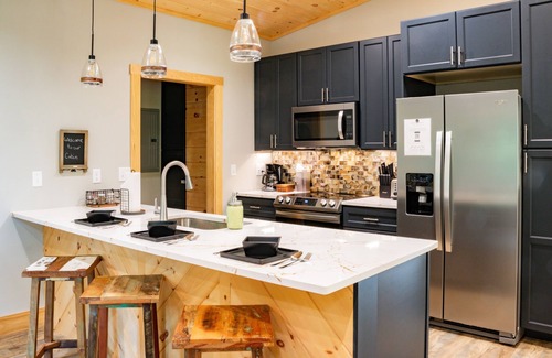 Cherokee Cabin | Mountain Modern Cabin w/Hot Tub | Hideaway View | Bryson City - Cherokee