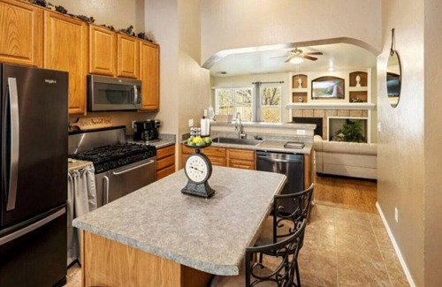 Ponderosa Trails House | Mountain Retreat! ~King Bed w/Memory Foam ~Fireplace ~Game Table