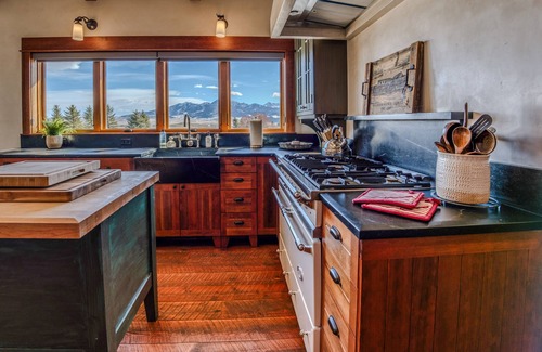 Livingston House | Mountain Retreat: Luxurious Chalet w/Pond & Sauna Near Yellowstone