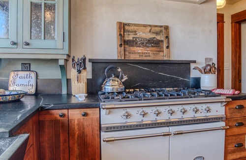 Livingston House | Mountain Retreat: Luxurious Chalet w/Pond & Sauna Near Yellowstone