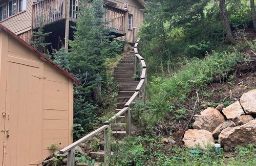 Pinecliffe Cabin | Mountain Retreat, Private trout creek, Fast WiFi