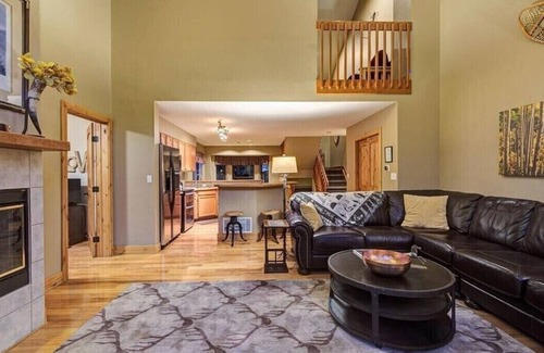 Warrior's Mark House | Mountain Retreat Townhome, Walking distance to lifts/town, Private hot tub