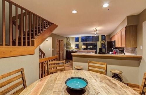 Warrior's Mark House | Mountain Retreat Townhome, Walking distance to lifts/town, Private hot tub