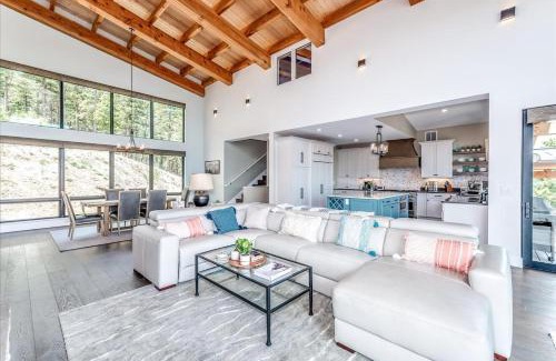 Bailey House | Mountain Retreat W Fire Pit & Deck Views