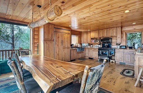 Bryson City Cabin | Mountain Ridge Lake House