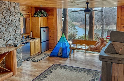 Bryson City Cabin | Mountain Ridge Lake House