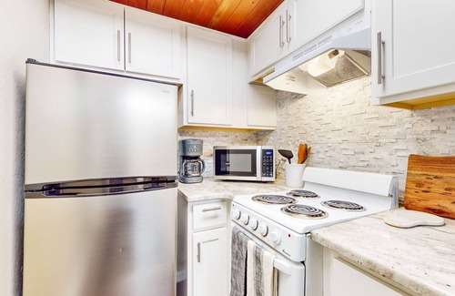 Tahoe Village House | Mountain Serenity | Ski, Golf, Casino and Lake within 5 mile