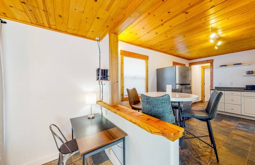 Kings Beach Ski Chalet | Mountain-side home base with fireplace, WiFi, full kitchen & patio with firepit